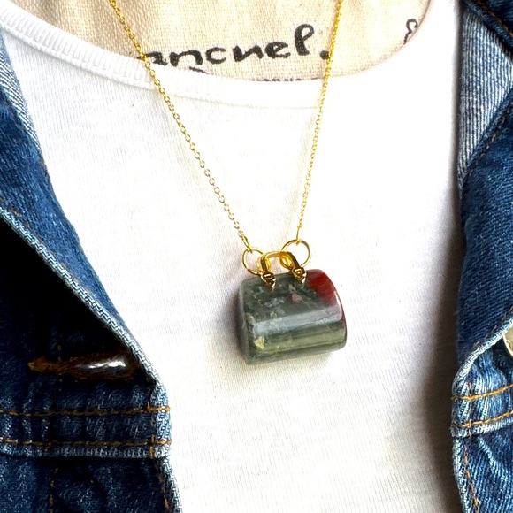 Alquimia Jewelry - Bloodstone carved handbag vermeil gold pendant necklace/ protection /abundance
